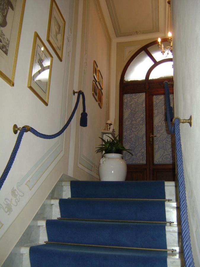 Villa Carlotta Con Piscina Lari Exteriér fotografie