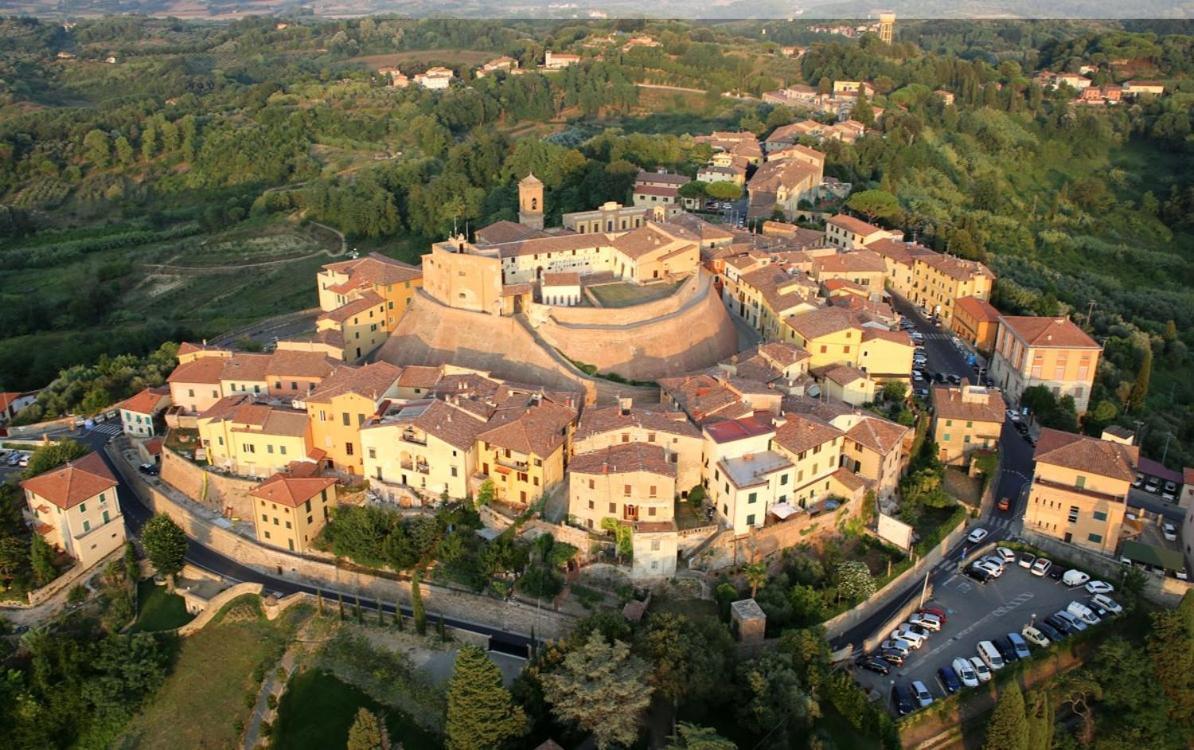 Villa Carlotta Con Piscina Lari Exteriér fotografie